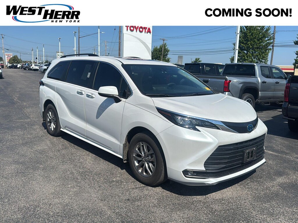 Certified 2025 Toyota Sienna XLE Van
