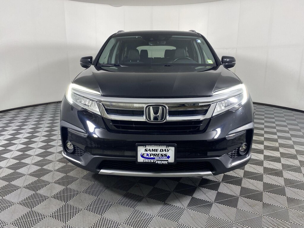 Used 2022 Honda Pilot Touring w/Rear Captains Chairs SUV