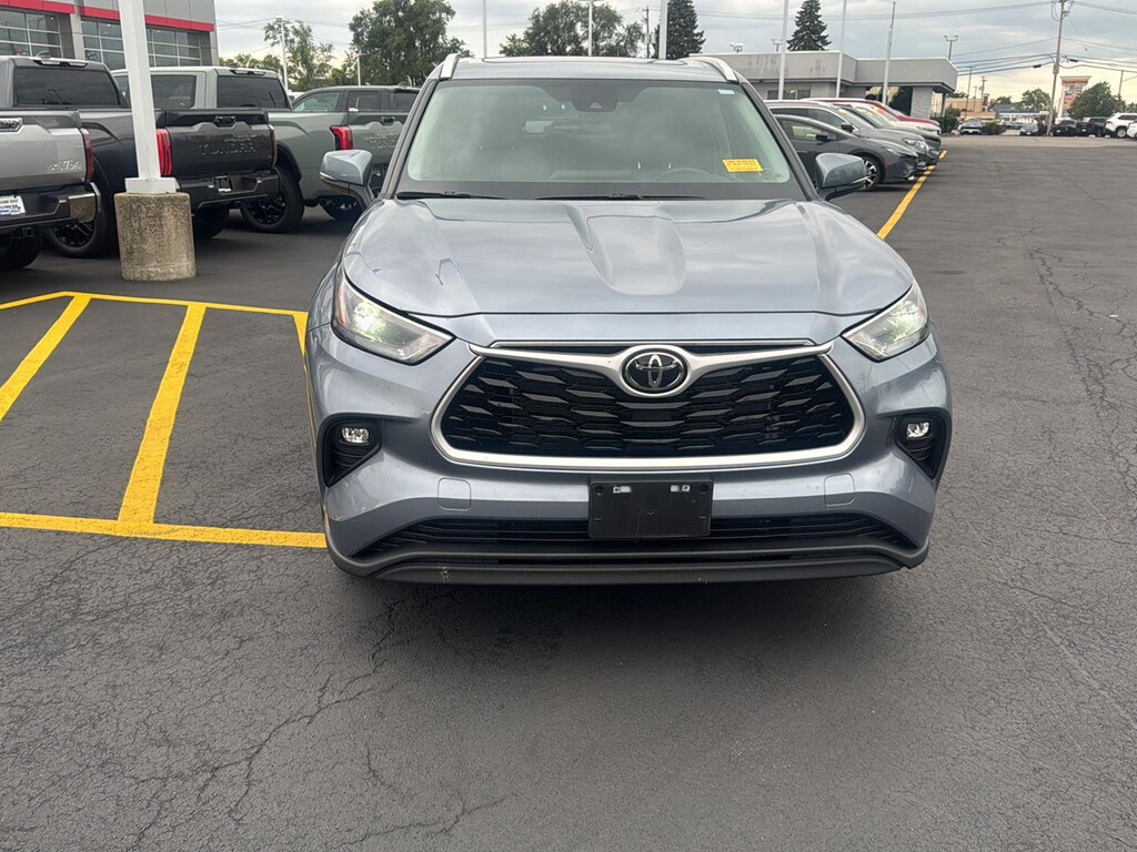 Used 2023 Toyota Highlander XLE SUV