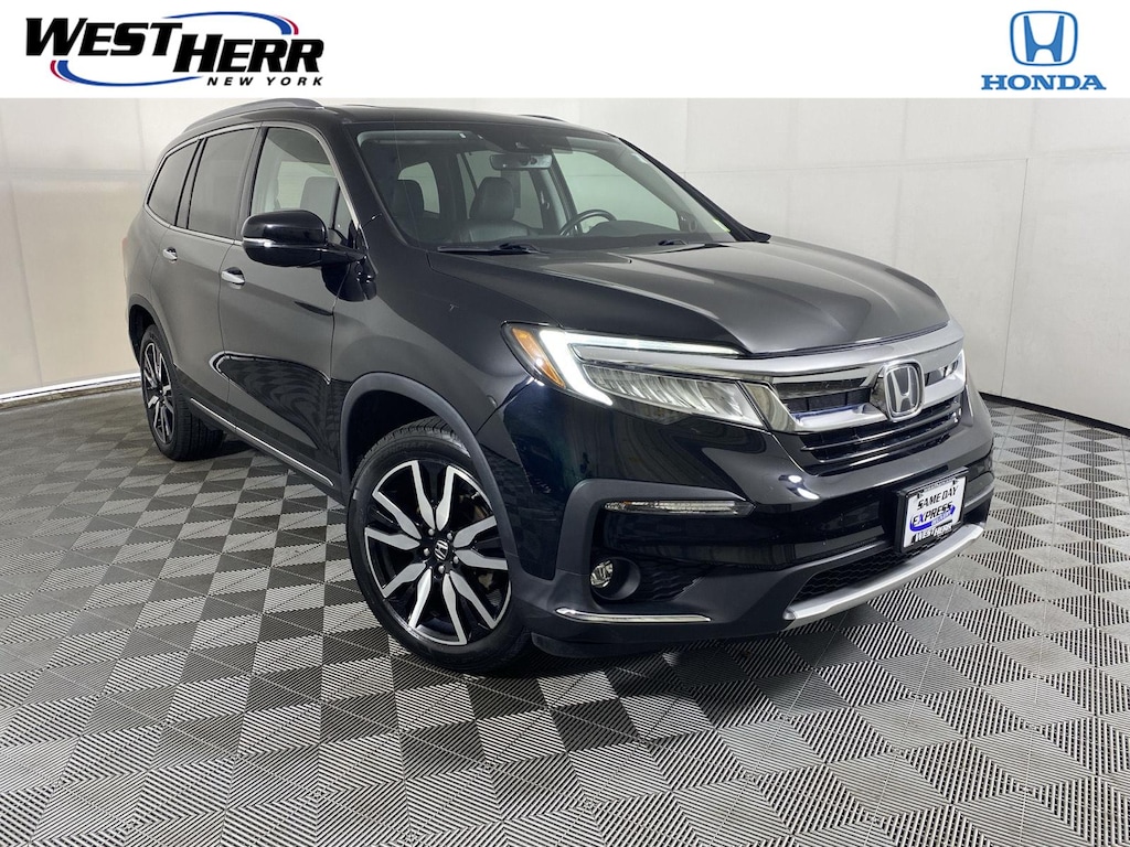 Used 2022 Honda Pilot Touring w/Rear Captains Chairs SUV