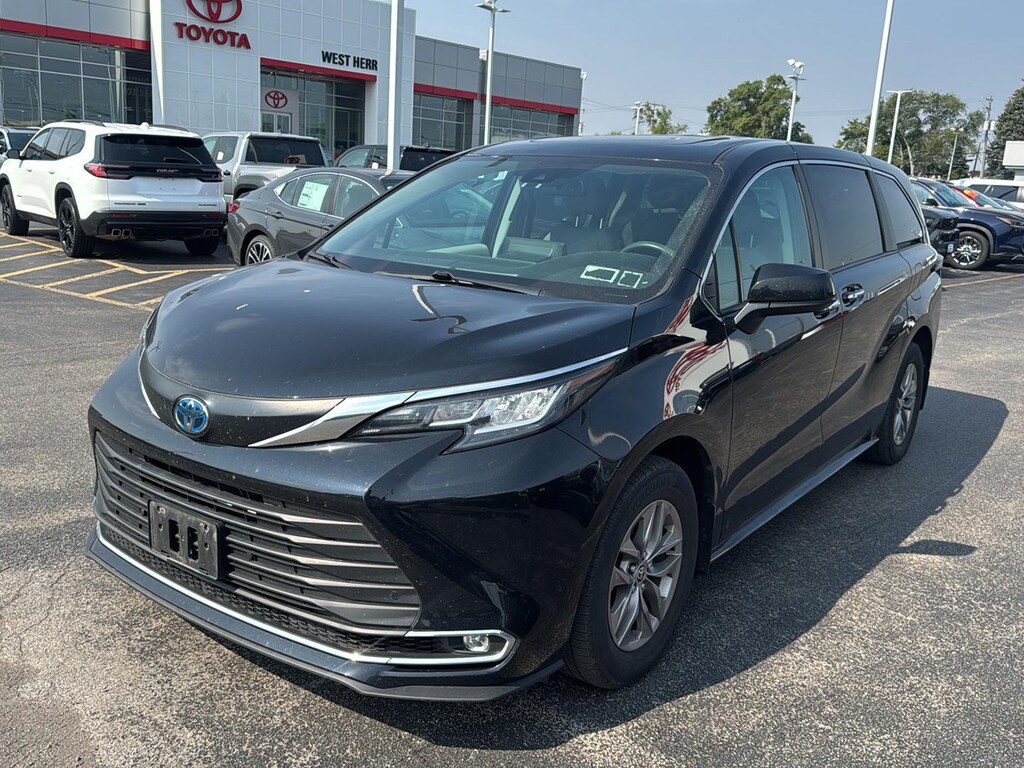 Used 2023 Toyota Sienna XLE Van
