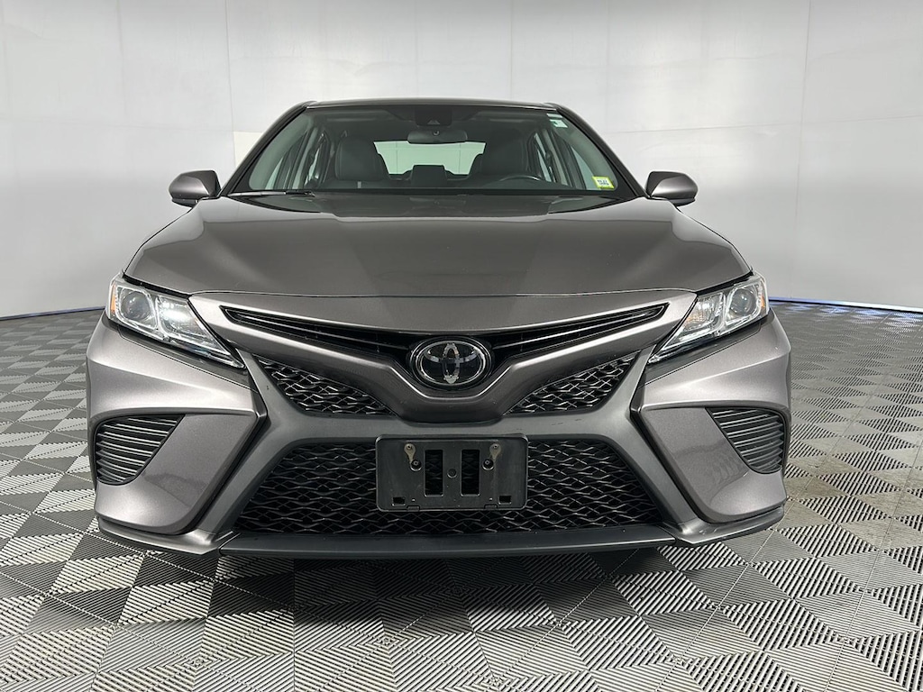 Used 2019 Toyota Camry SE Sedan