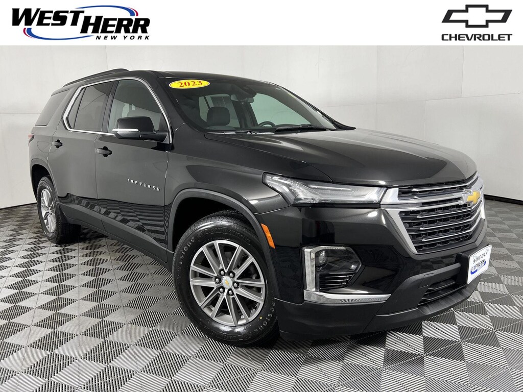 Used 2023 Chevrolet Traverse LT Cloth SUV