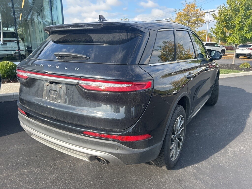 2022 Lincoln Corsair Standard photo 3