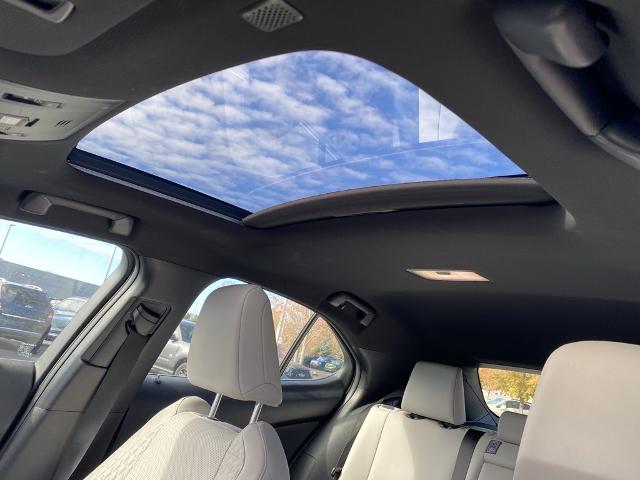 2020 Lexus UX 250h Premium photo 3