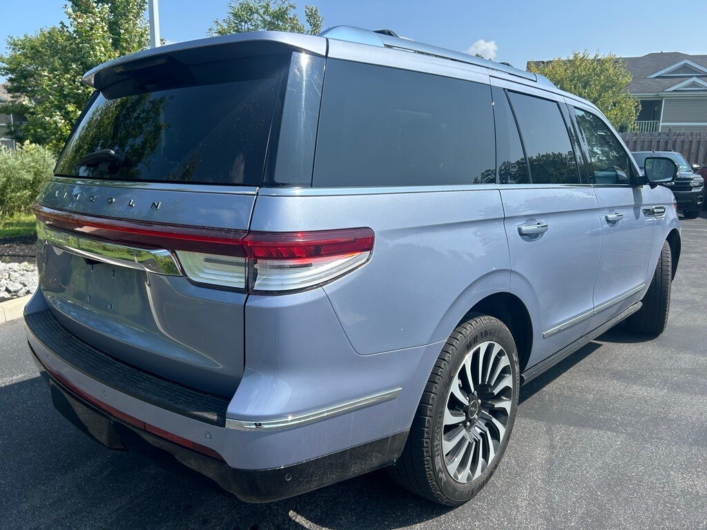 2022 Lincoln Navigator Black Label photo 3