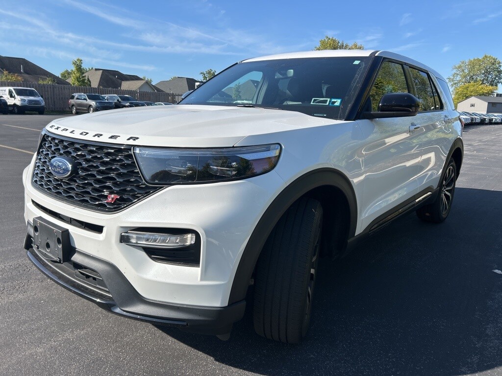 2022 Ford Explorer ST photo 2