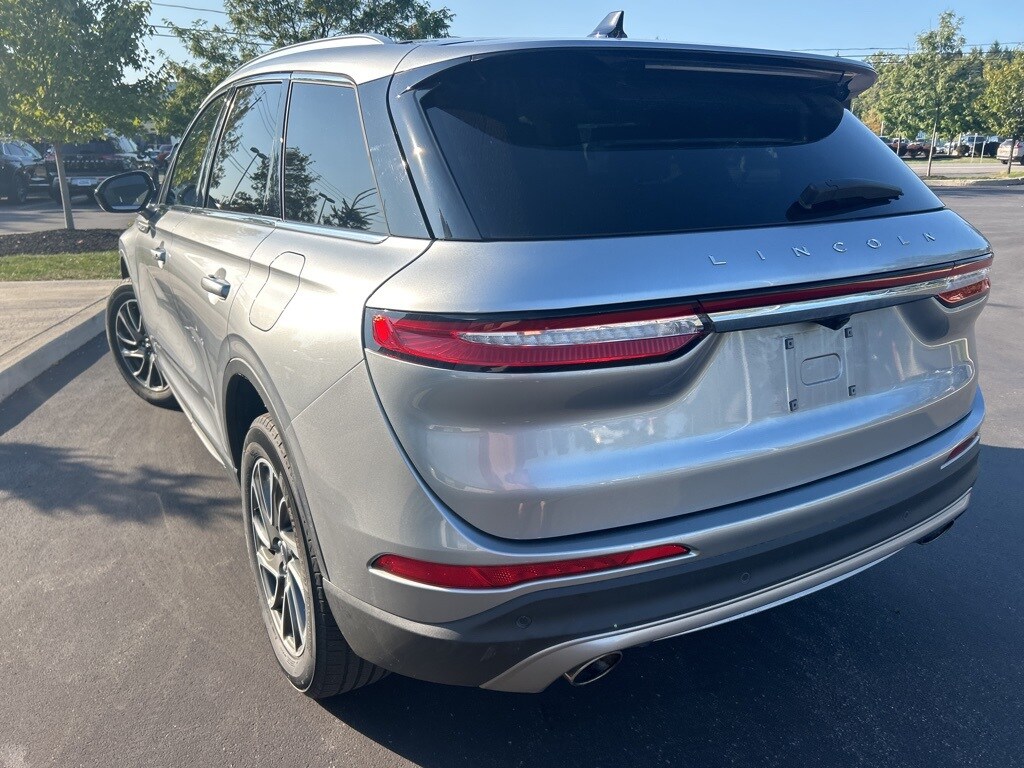 2022 Lincoln Corsair Standard photo 2