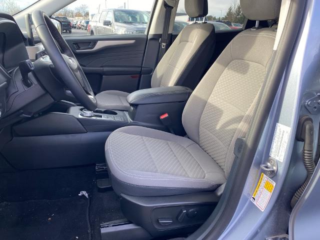 2022 Ford Escape SE photo 2