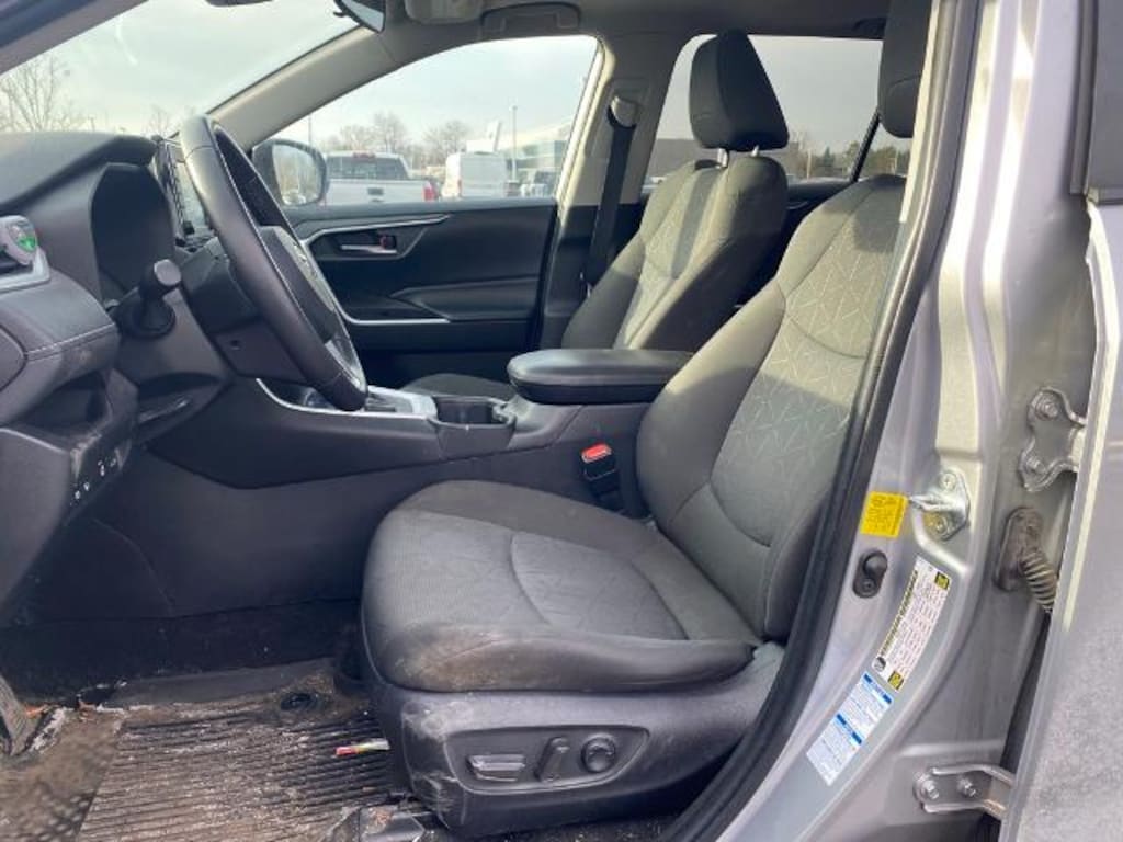 Used 2022 Toyota RAV4 XLE SUV