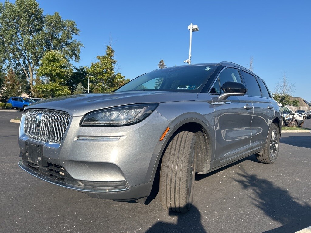 2022 Lincoln Corsair Standard photo 2