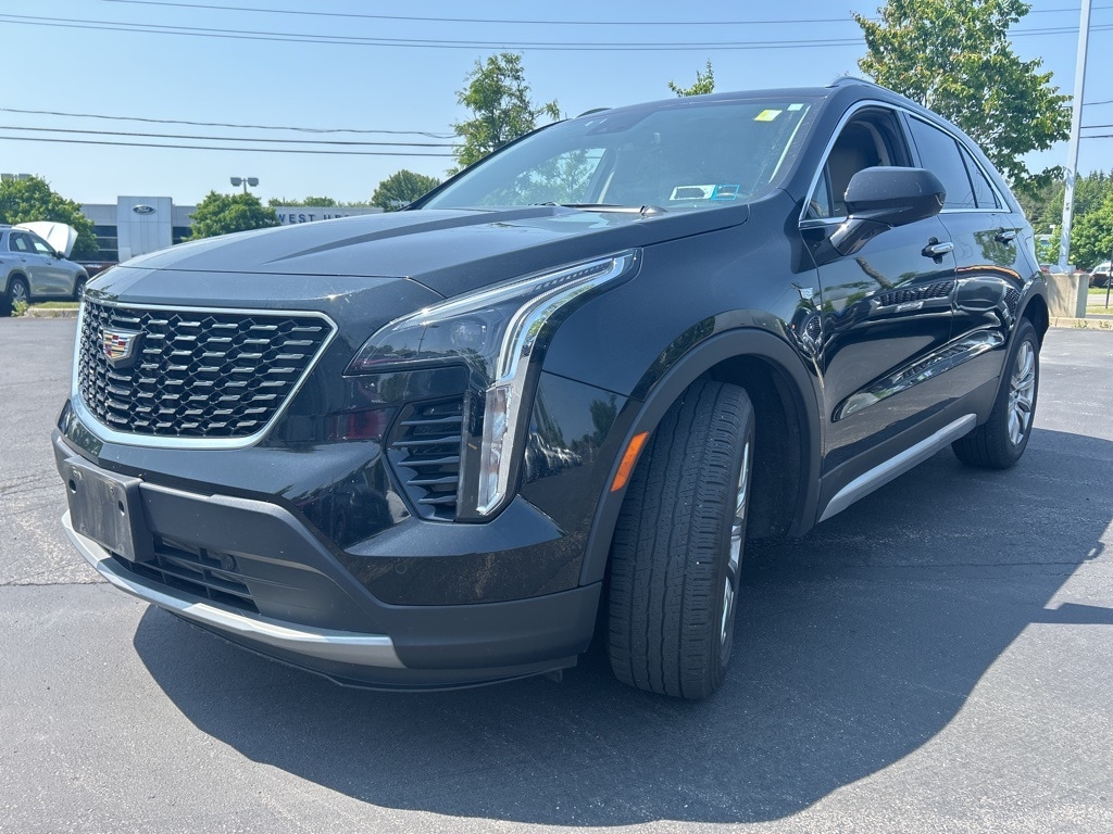 Used 2019 Cadillac XT4 Premium Luxury with VIN 1GYFZDR42KF207299 for sale in Getzville, NY