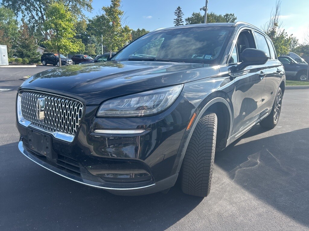2022 Lincoln Corsair Standard photo 2
