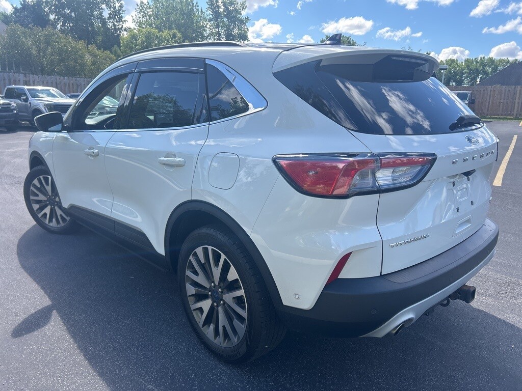 2020 Ford Escape Titanium photo 3
