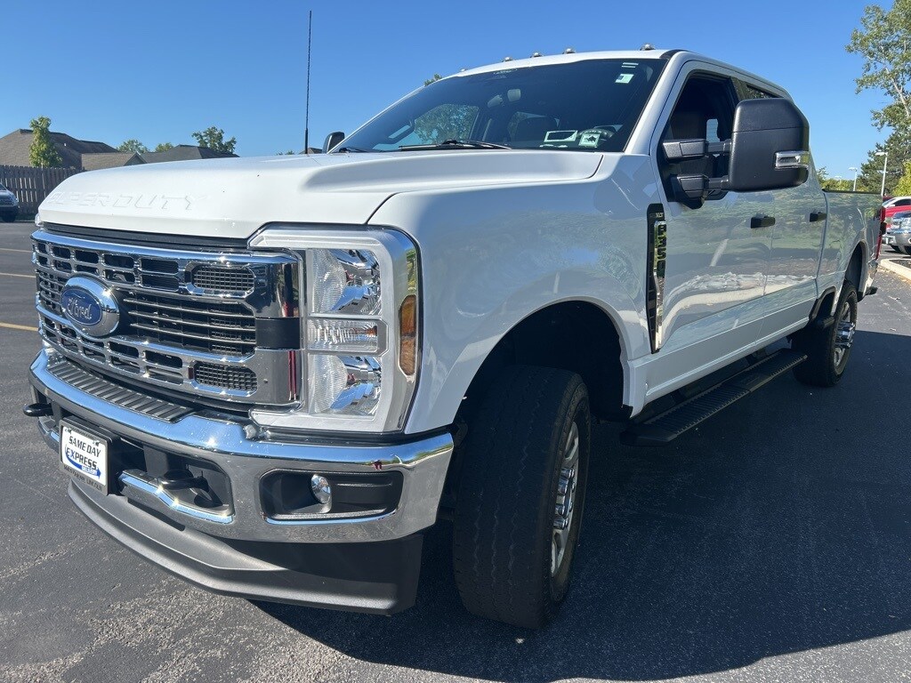 2024 Ford F-350 XLT photo 2