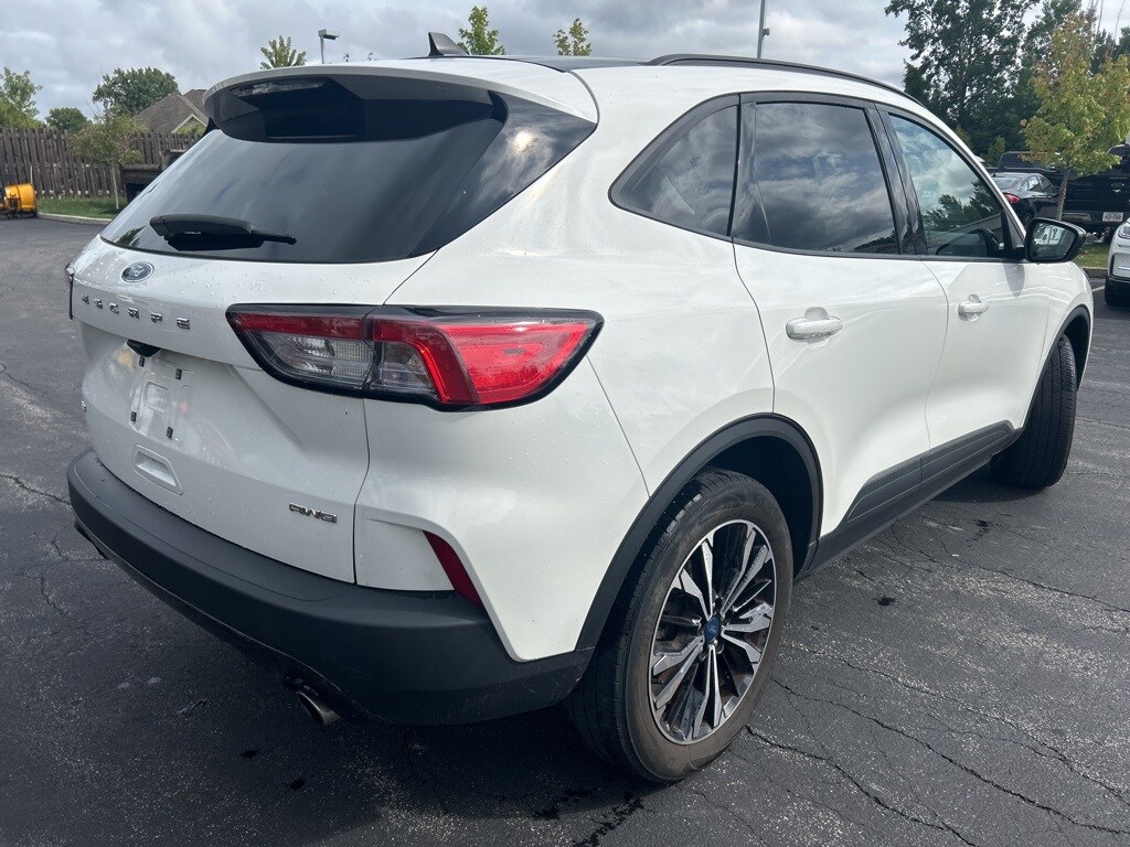 2022 Ford Escape SE photo 3