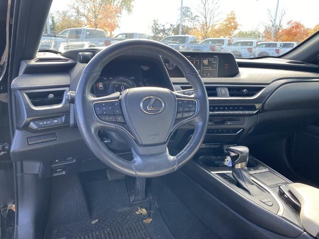 2020 Lexus UX 250h Premium photo 2