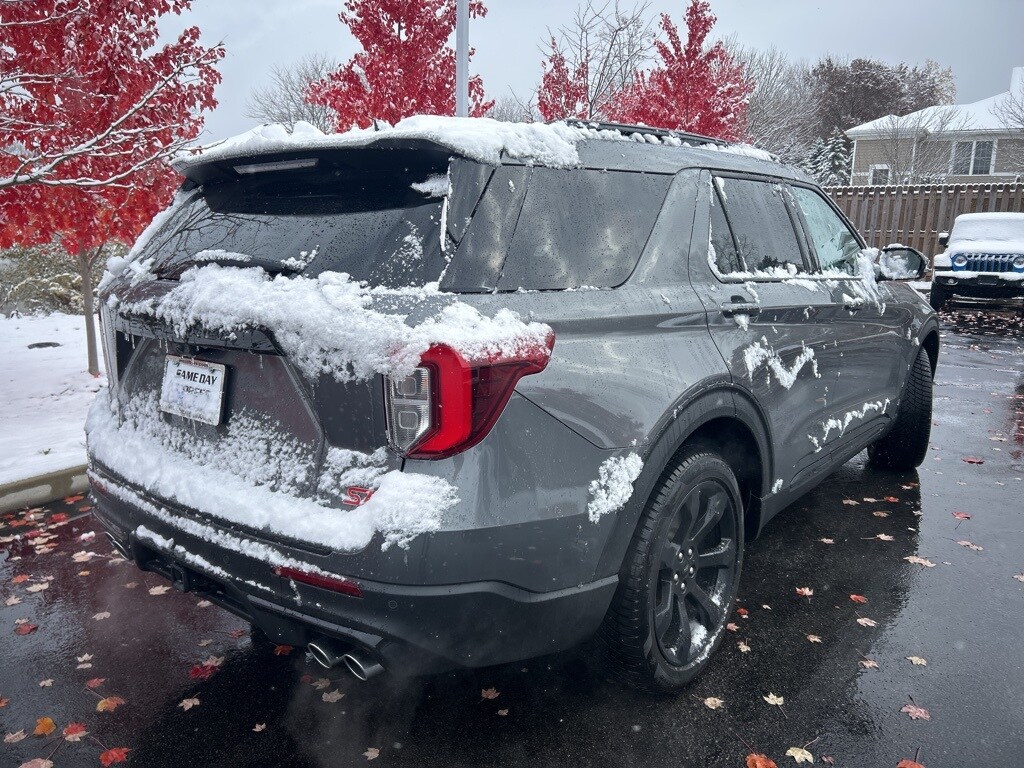 2023 Ford Explorer ST photo 2