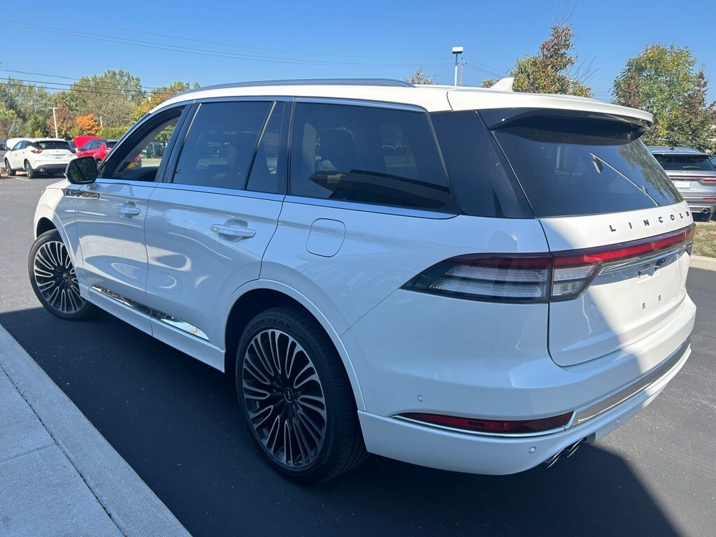 2022 Lincoln Aviator Black Label photo 2
