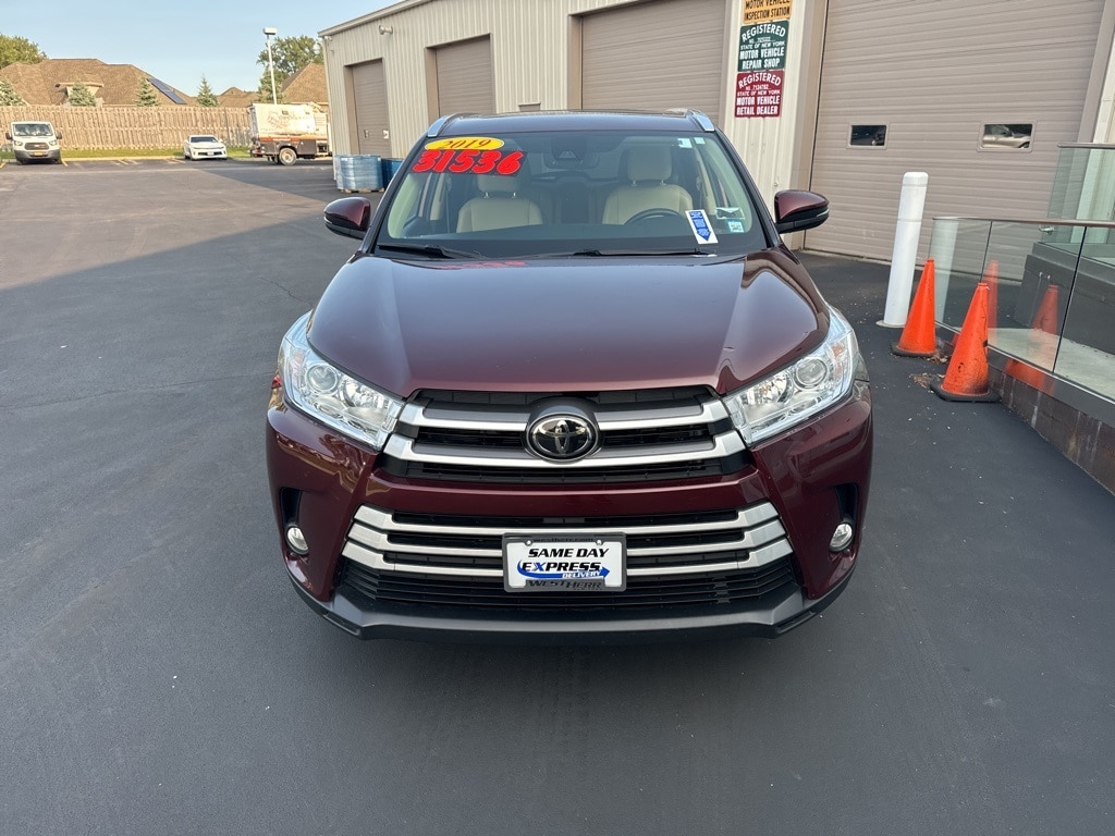 Used 2019 Toyota Highlander XLE with VIN 5TDJZRFH6KS966414 for sale in Getzville, NY