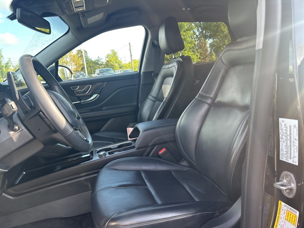 2022 Lincoln Corsair Standard photo 4