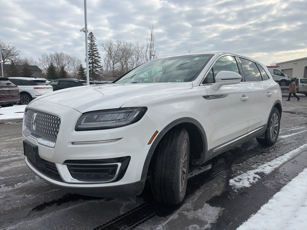 Used 2019 Lincoln Nautilus Select with VIN 2LMPJ8K98KBL62813 for sale in Getzville, NY