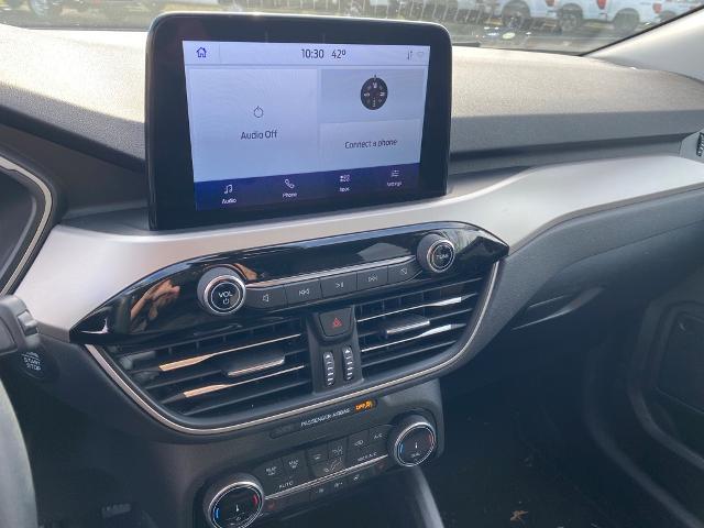 2022 Ford Escape SE photo 3