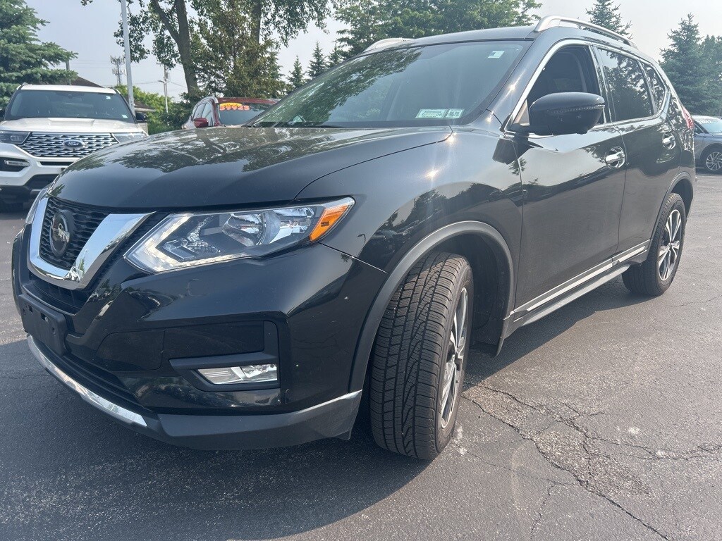 Used 2018 Nissan Rogue SL with VIN 5N1AT2MV1JC800489 for sale in Getzville, NY