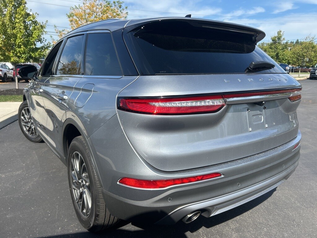 2022 Lincoln Corsair Standard photo 4