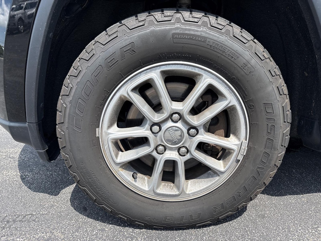 Used 2020 Jeep Grand Cherokee Laredo SUV