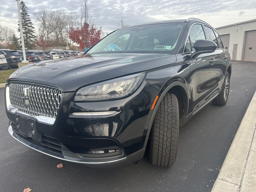 2022 Lincoln Corsair Standard photo 2