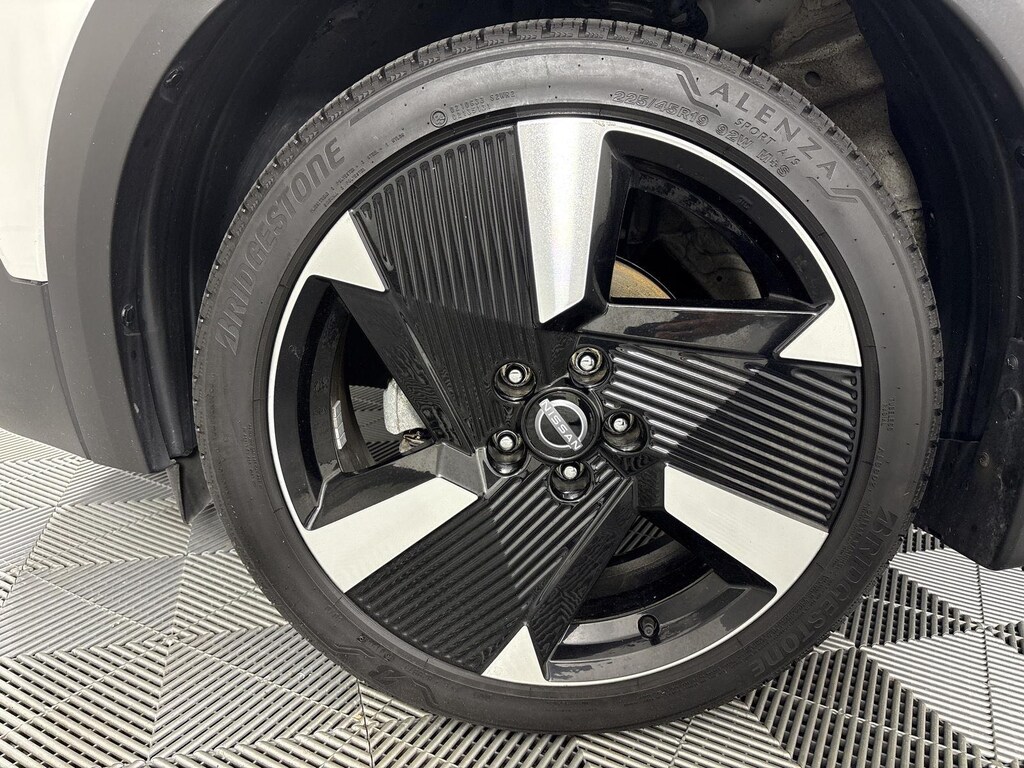 Used 2025 Nissan Kicks SR SUV