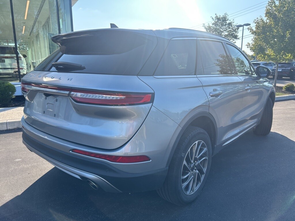 2022 Lincoln Corsair Standard photo 3