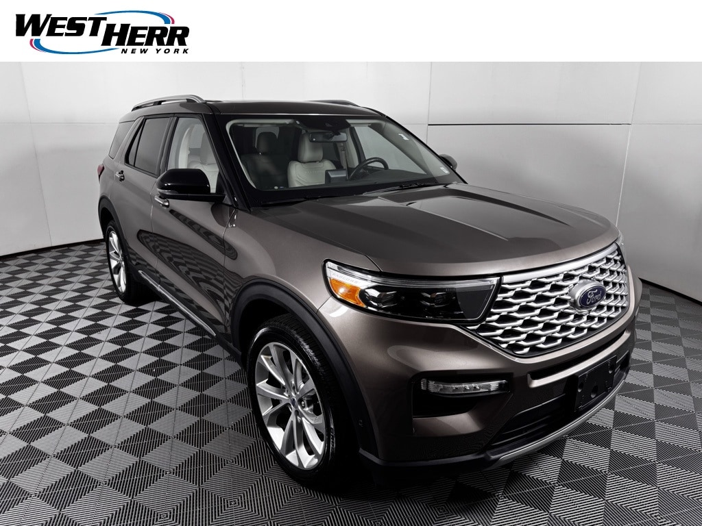 2021 Ford Explorer Platinum's photo