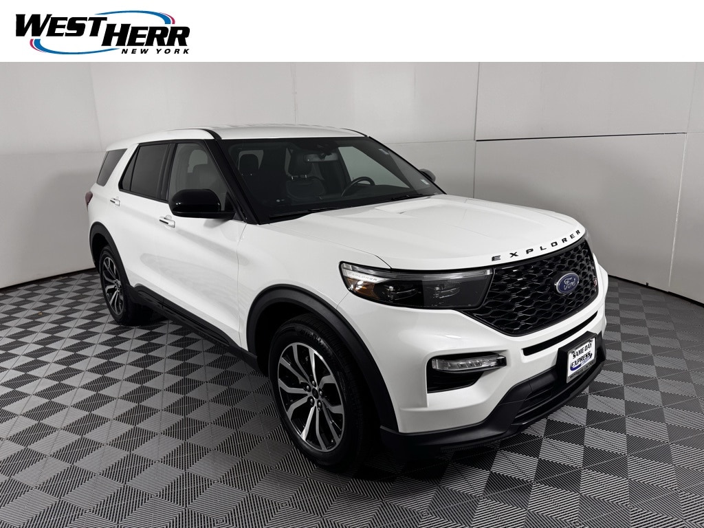 2022 Ford Explorer ST's photo