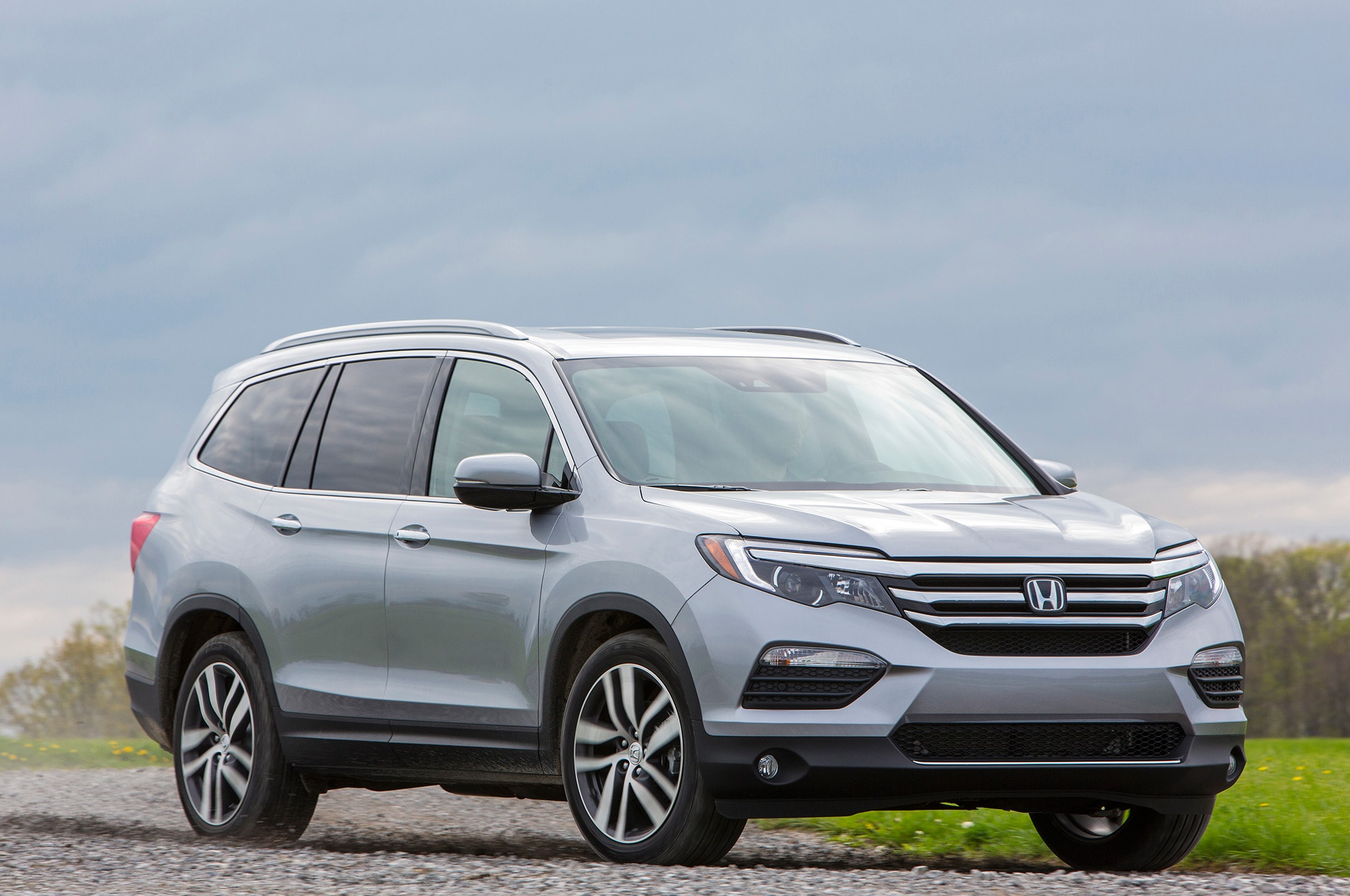 2017-Honda-Pilot-Elite-front-three-quarter.jpg