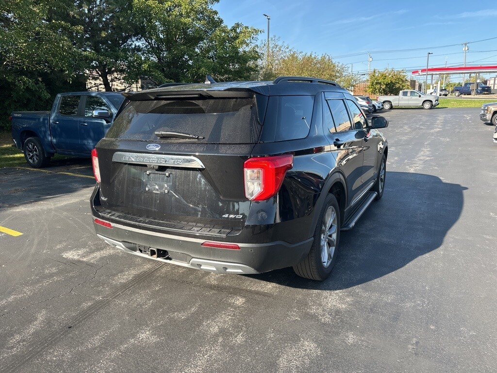 2023 Ford Explorer XLT photo 2