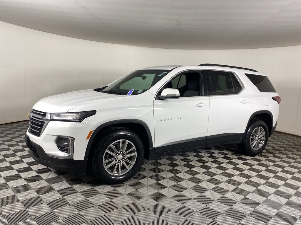 2023 Chevrolet Traverse photo 2