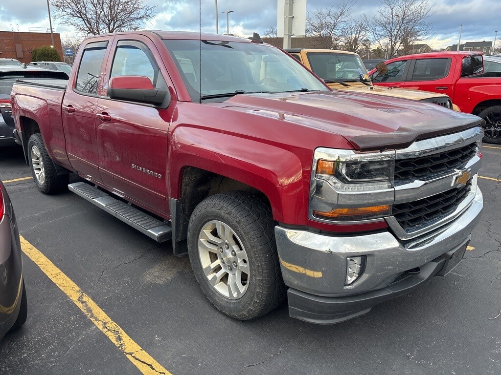 2019 Chevrolet Silverado 1500 LT photo 2
