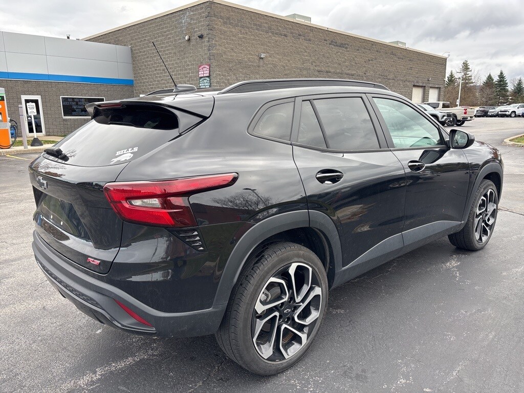 2024 Chevrolet Trax photo 2