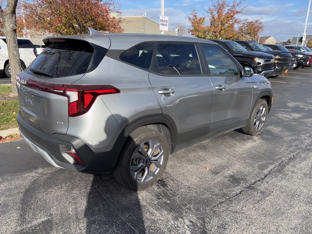 2024 Kia Seltos LX photo 2