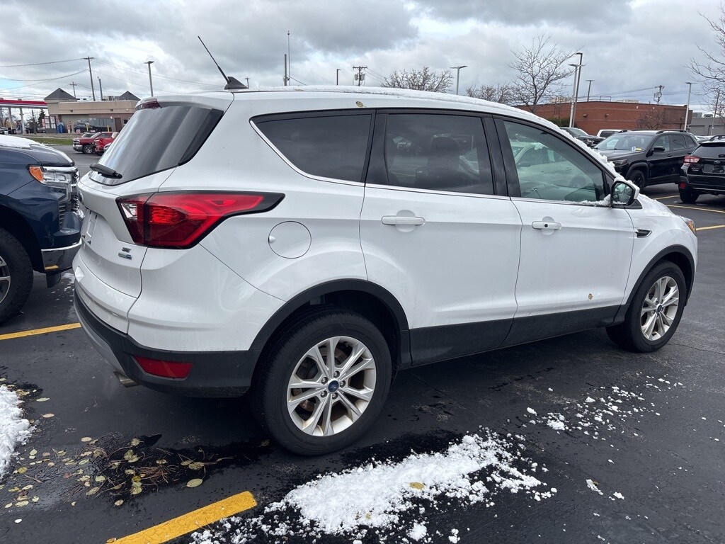 2019 Ford Escape SE photo 3