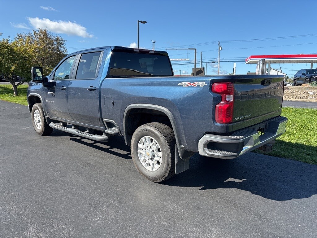 2023 Chevrolet Silverado 2500HD LT photo 4