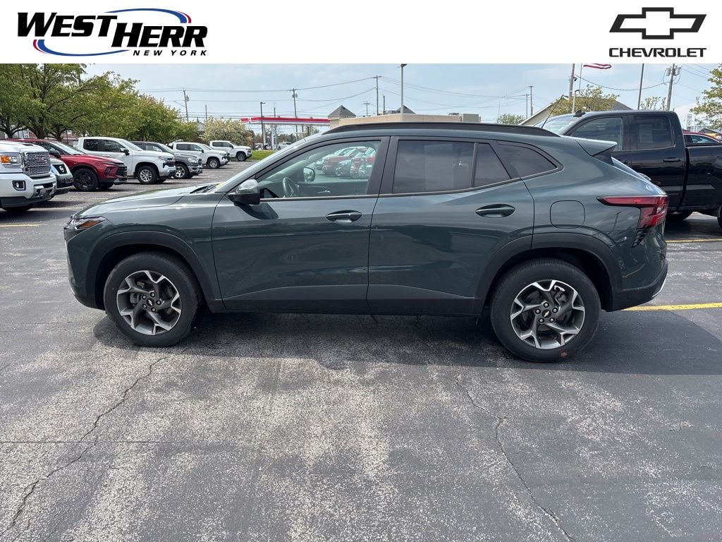 Used 2025 Chevrolet Trax LT SUV