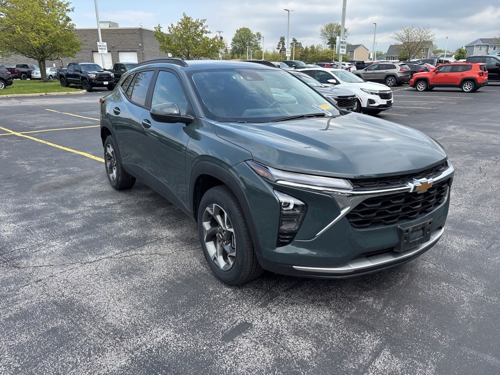 Used 2025 Chevrolet Trax LT SUV