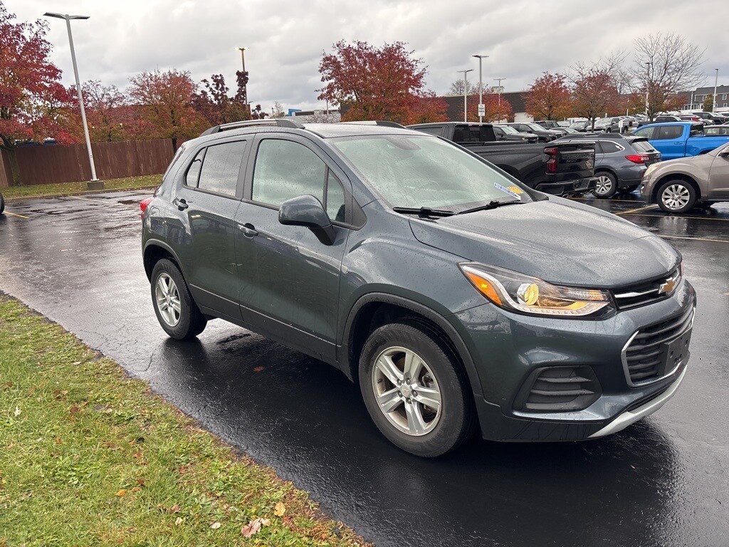 2022 Chevrolet Trax LT photo 2
