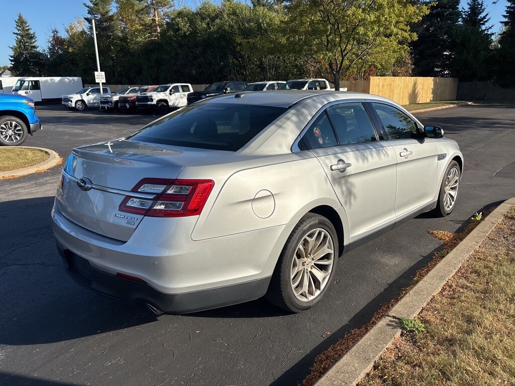 2016 Ford Taurus Limited photo 2