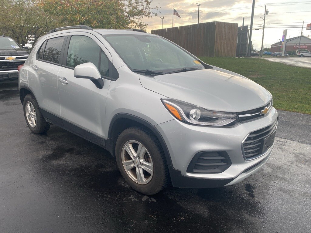 2022 Chevrolet Trax LT photo 2
