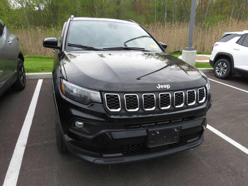 Used 2024 Jeep Compass Latitude Lux SUV