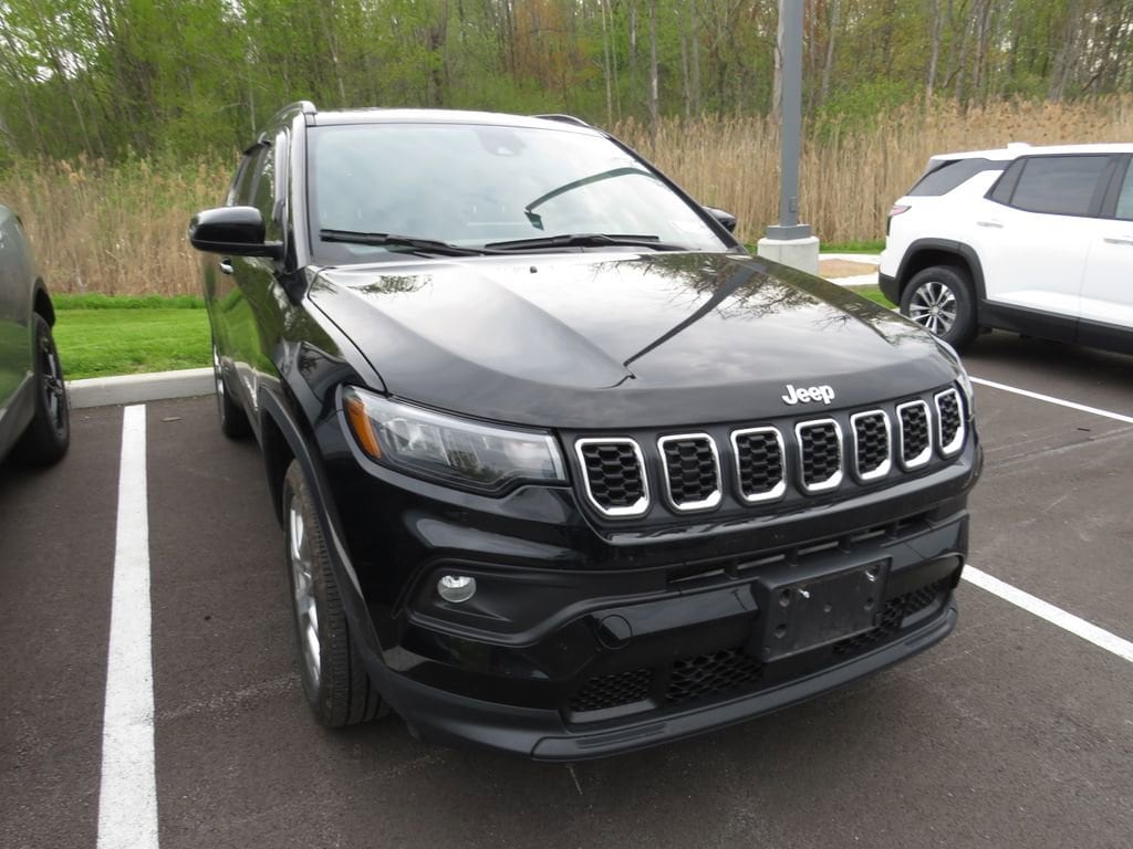 Used 2024 Jeep Compass Latitude Lux SUV